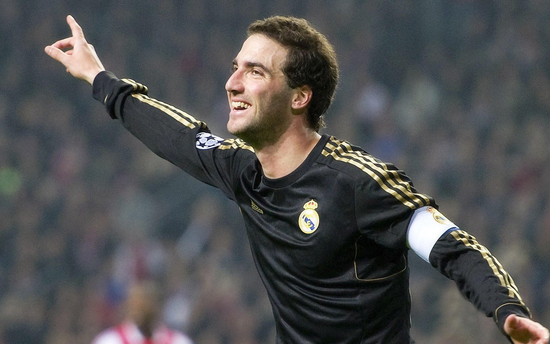 感恩！王曼昱赠送启蒙教练SUV豪车报答，王曼昱王曼昱